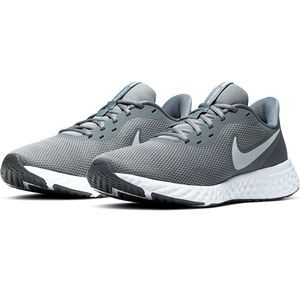 Nike Revolution 5 running shoes